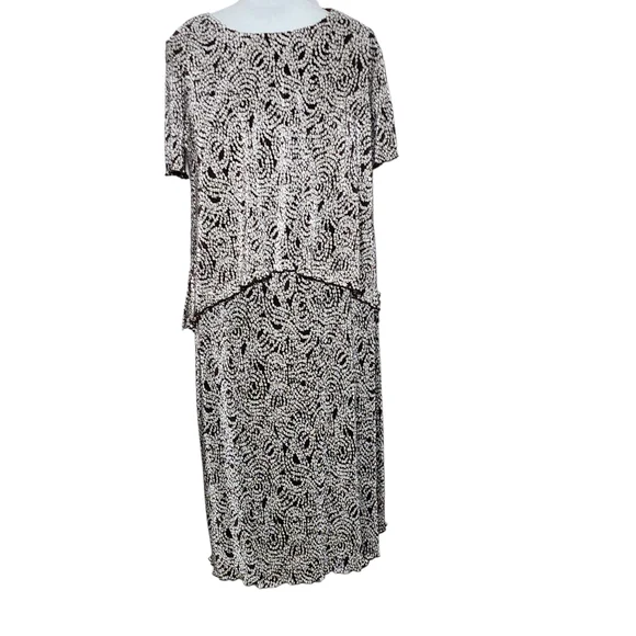 connected apparel | Dresses | Connected Apparel Brown And White Floral Tiered Maxi Dress Size 4w | Poshmark connected apparel | Dresses | Connected Apparel Brown And White Floral Tiered Maxi Dress Size 4w | Poshmark